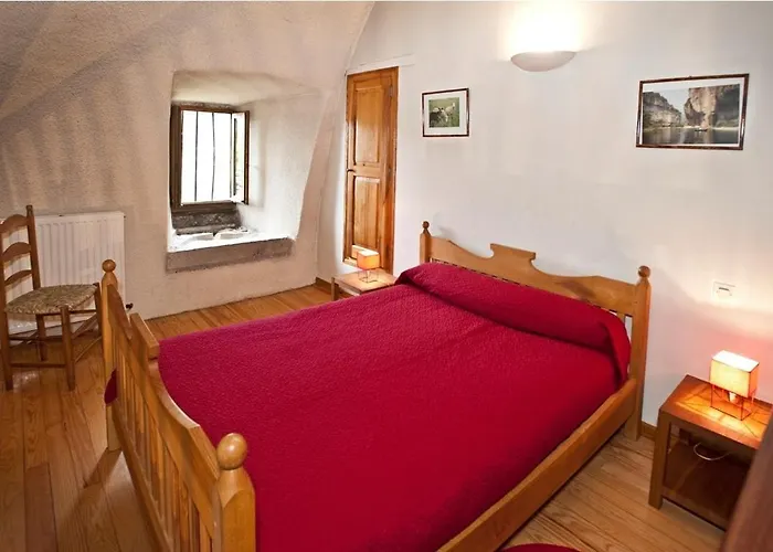 Les Buis 2/3 Personnes à Conques Casa de Férias La Canourgue